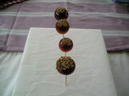 tomates cerises en pomme d'amour P5090056