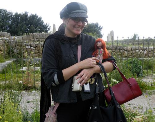 Winnie et nous dans les “jardins” de Byblos