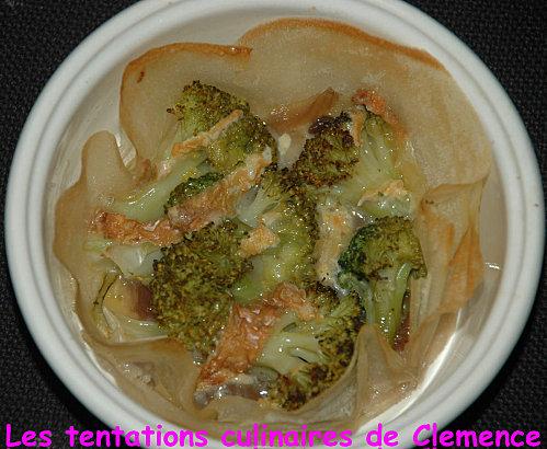 Tartelette fine au confit d'oignons, brocoli et palet bourguignon