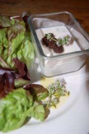 Flan de fromage de chèvre et salade verte