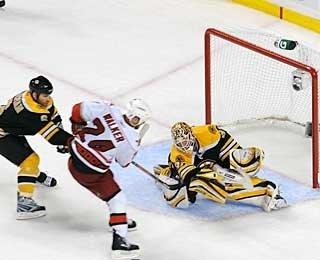 NHL : Deuxième ronde des séries : les faits saillants du match Caroline @ Boston