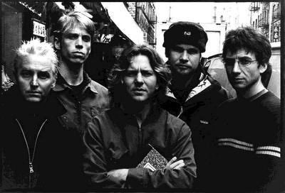 Pearl Jam - Jeff Ament agressé, la video.