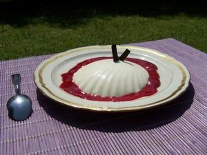 Panna cotta au citron Panna cotta au citron et coulis de framboises