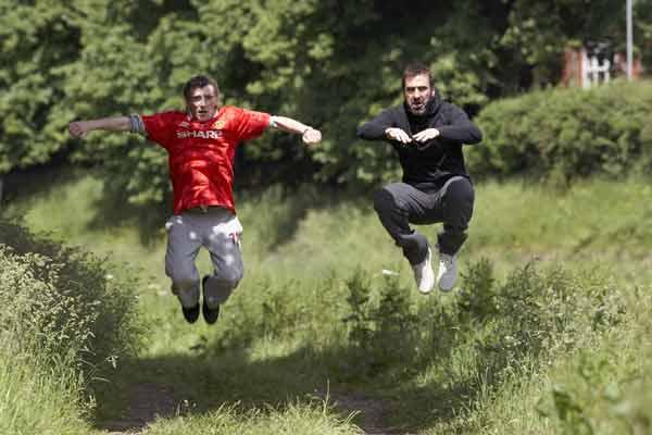 Steve Evets et Eric Cantona. Joss Barratt