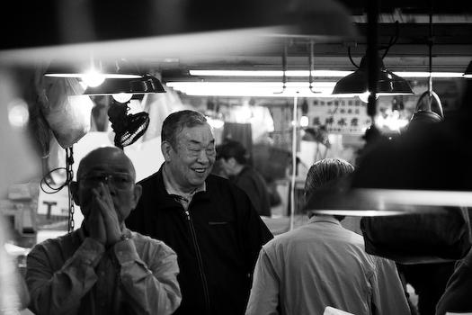 Marché au poisson de Tokyo - Tsukiji, des vendeurs font une pause