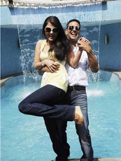 Aishwarya Rai et Akshay Kumar à la piscine
