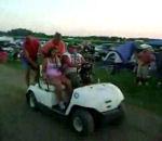 La prochaine fois, ils mettront un casque vidéo voiturette golf flip