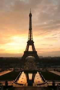 eiffel_tower_at_sunset