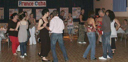 Débat, littérature, salsa et amitié : une soirée cubaine
