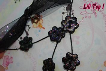 collier-paillettes-detail-petit :: Comme une tarte aux fraises … ♥ ::