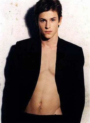 Gaspard Ulliel ... trouble les anglais