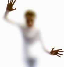 l'homme qui marche mais sans la statue qui va avec d'habitude. l'homme qui marche mais sans la statue qui va avec d'habitude.