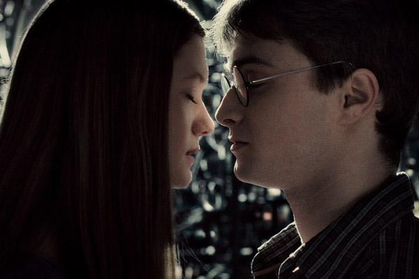 Daniel Radcliffe et Bonnie Wright. Warner Bros. France
