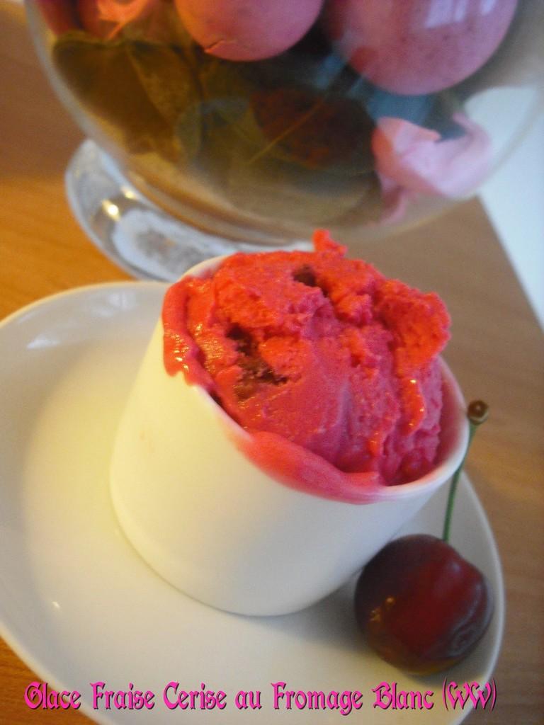 GLACE FRAISE CERISE ET AU FROMAGE BLANC (WW) GLACE FRAISE CERISE ET AU FROMAGE BLANC (WW)