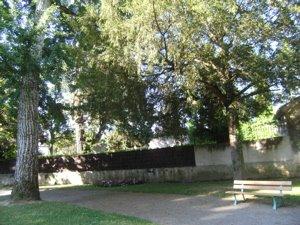 Coté Livres,Coté jardins: une pause à Lavardac s’impose. Coté Livres,Coté jardins: une pause à Lavardac s’impose.