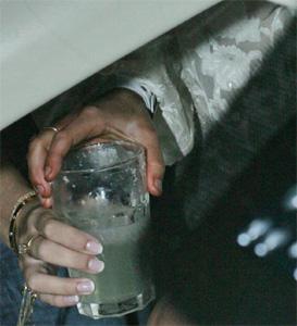 P’tites vites: Tous les soirs, ce besoin de boire. P’tites vites: Tous les soirs, ce besoin de boire.