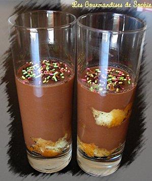 Verrines de crème chocolat et génoise punchée à la liqueur de café