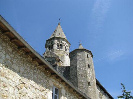 Un petit bout de l'histoire et visite de la belle église de Montaut-Les-Créneaux. 1