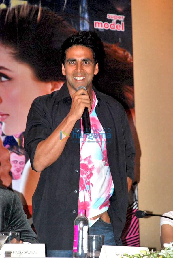 [PHOTOS] Akshay & Kareena at Kambakkht Ishq media meet