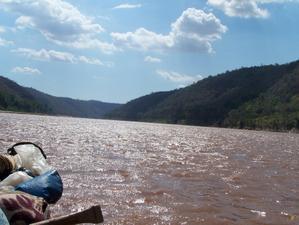 MADAGASCAR 2: descente de la Tsirinbihina en pirogue MADAGASCAR 2: descente de la Tsirinbihina en pirogue
