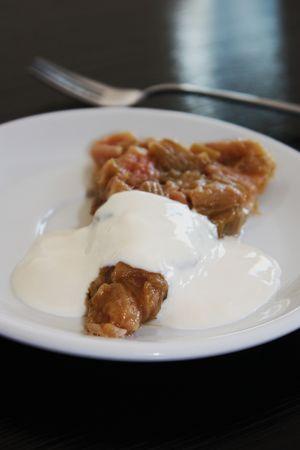 Tatin de rhubarbe à la cardamome 162