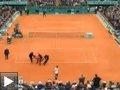 Roland Garros (video): un supporter s'introduit en direct sur le terrain pendant la finale + la balle de match Roland Garros (video): un supporter s'introduit en direct sur le terrain pendant la finale + la balle de match