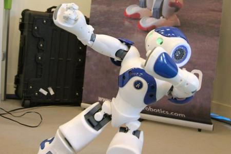 10/09/2009 : Robotique : Nao, un nouveau robot qui dispense des cours d'anglais