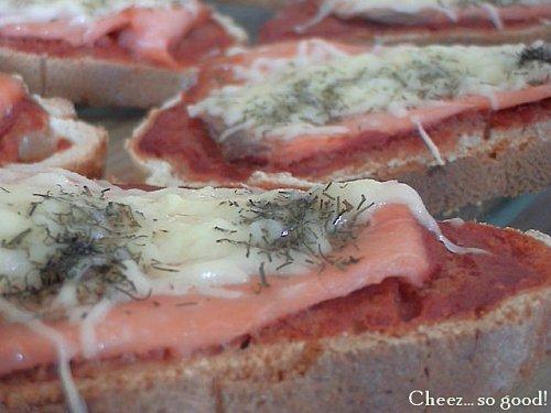 Bruschettas saumon fumé/mozzarella