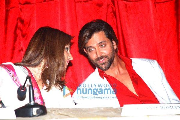 [PHOTOS] Hrithik & Sussanne launch Country Vivah Global Card