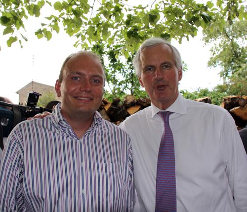 Avec Michel Barnier, lors de sa venue à Saint-Maur.