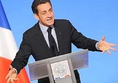 Nicolas Sarkozy père protecteur d'une nation en crise