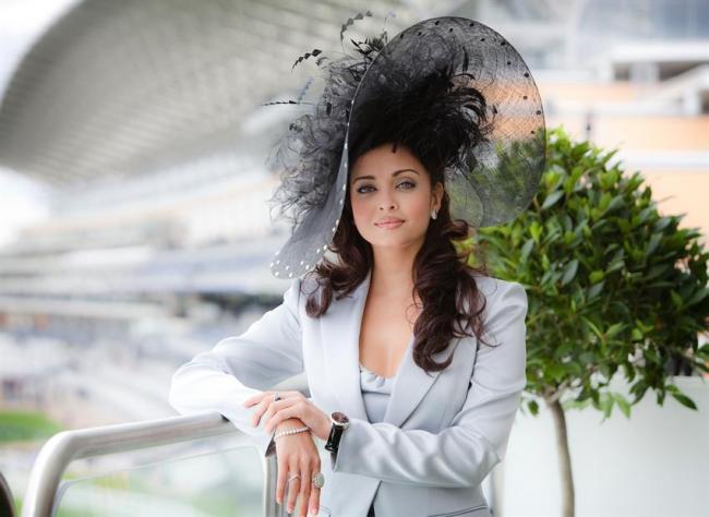 [PHOTOS] Aishwarya Rai en chapeau au Royal Ascot