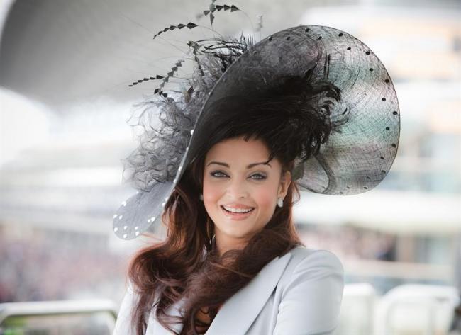 [PHOTOS] Aishwarya Rai en chapeau au Royal Ascot