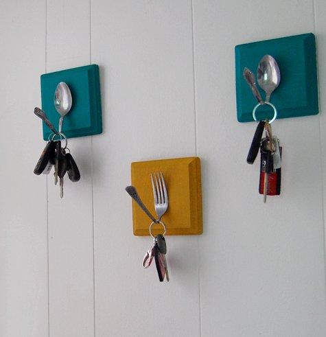 Idée recyclage : argenterie en porte clefs de maison