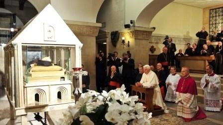 Benoît XVI à San Giovanni Rotondo : Homélie de la messe du 21 juin