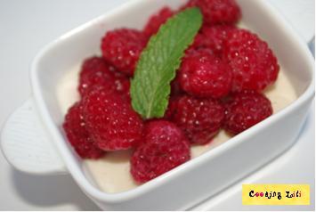 panna-cotta-framboise :: Panna Cotta vanillée à la framboise pour les jours ensoleillés & Panna Cotta tchaï aux pommes chocolatées pour les autres ! ::