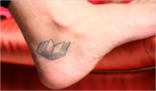 L'amour des livres, c'est de les avoir dans (et sur) la peau L'amour des livres, c'est de les avoir dans (et sur) la peau