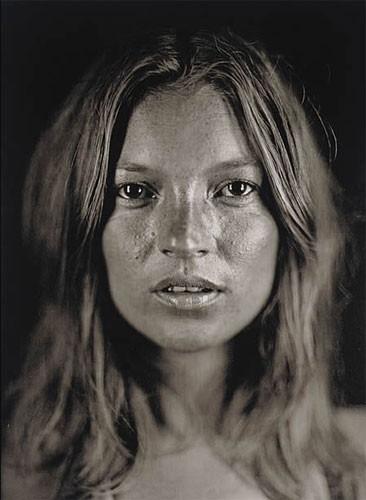 Vente aux enchères de photos de Kate Moss nue chez Christie’s Vente aux enchères de photos de Kate Moss nue chez Christie’s