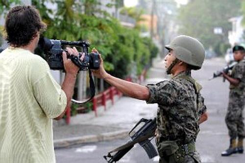 HONDURAS : le président bolivarien Manuel Zelaya vient d’être séquestré par l’armée (8 videos + phot