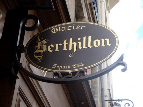 A walk in the surroundings of the Jeu de Paume hotel