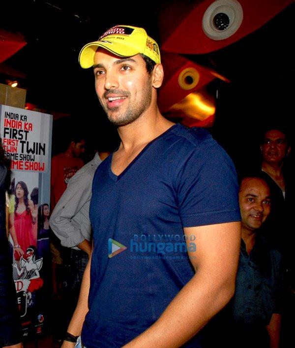 John, Bipasha and Preity at the screening of 'Hangover', John Abraham John, Bipasha et Preity à la première de Hangover