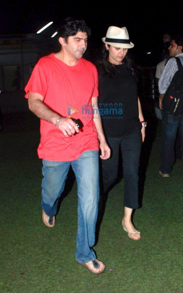 John, Bipasha and Preity at the screening of 'Hangover', Preity Zinta John, Bipasha et Preity à la première de Hangover