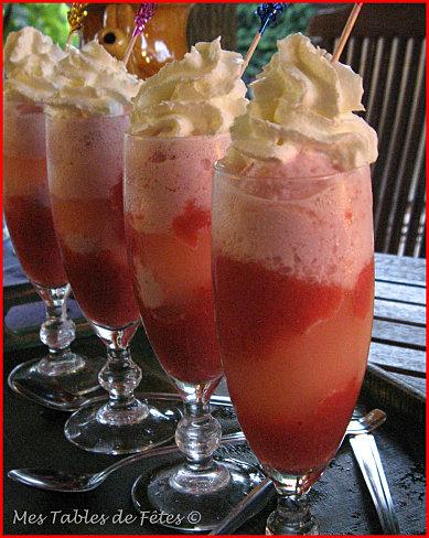 Coupe de glace fraise pétillante