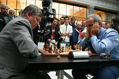 Kasparov et Karpov © ChessBase