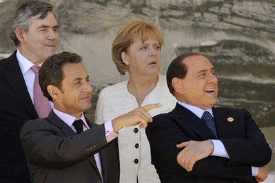 Berlusconi pense serrer Sarkozy dans ses bras. Loupé!