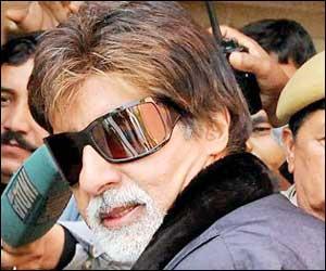 Amitabh Bachchan de nouveau hospitalisé