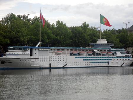 The looooove boat ♪♫ majesty