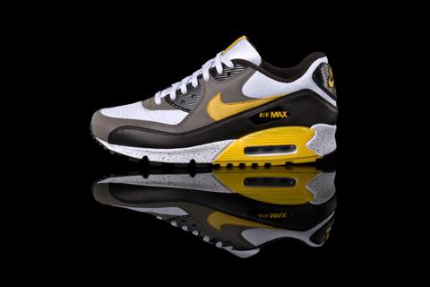 extra Livestrong_Air-Max-90_Profile low res