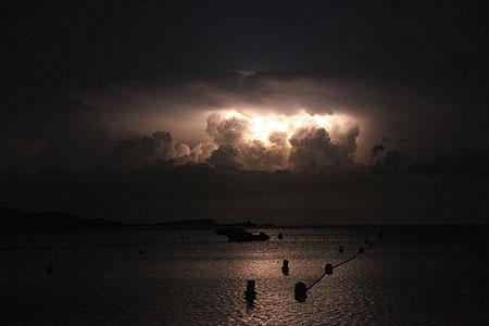 Les déchirures de la nuit ciel d'orage