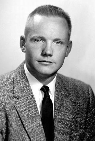 405px-Neil_Armstrong_1956_portrait